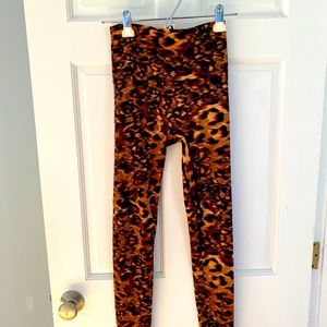 K Deer leggings in Dutchess print sz medium